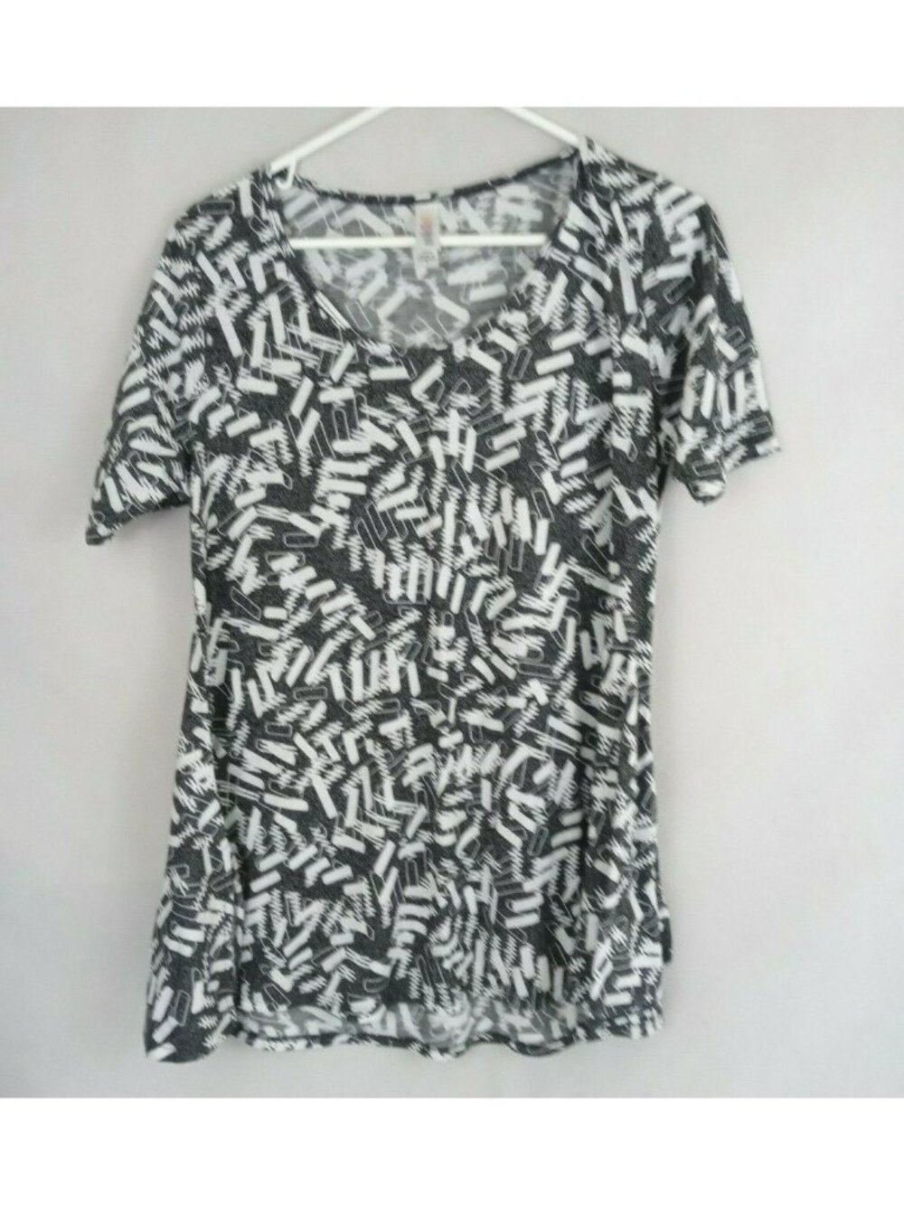 Lularoe Classic T Black & White With Abstract Design Size Small